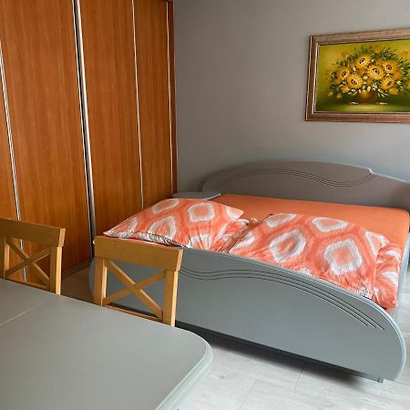 Kawalerka Fredry 3/14 Apartment Poznan Bagian luar foto