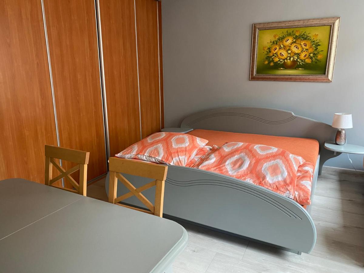 Kawalerka Fredry 3/14 Apartment Poznan Bagian luar foto